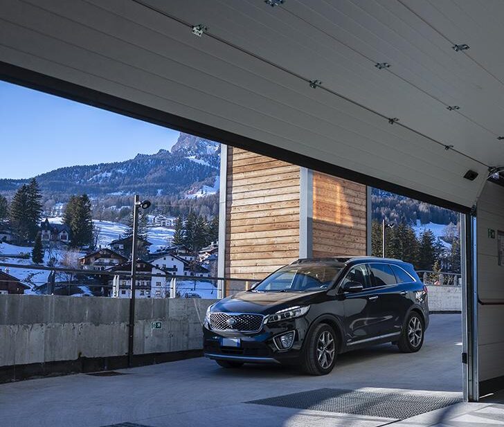CAME partecipa alla riqualificazione architettonica e urbanistica del centro storico di Cortina fornendo le automazioni per il nuovo parcheggio con terrazza panoramica