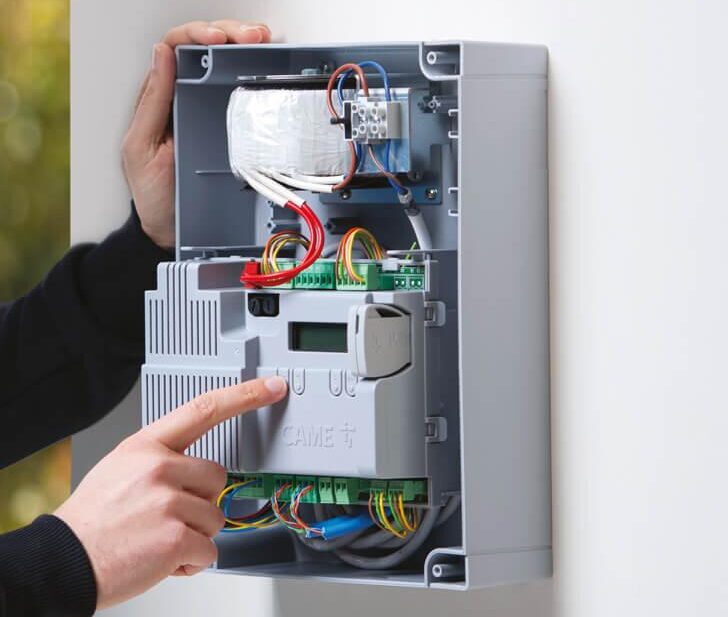 CAME lancia ZLX24, la nuova linea di quadri comando per cancelli a battente