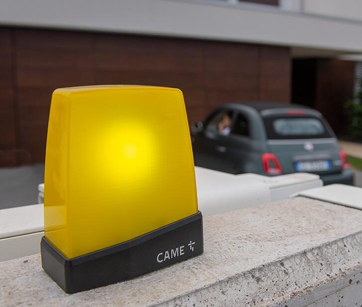 CAME lancia KRX CONNECT: il primo lampeggiatore connesso che rende smart l’automazione dei cancelli