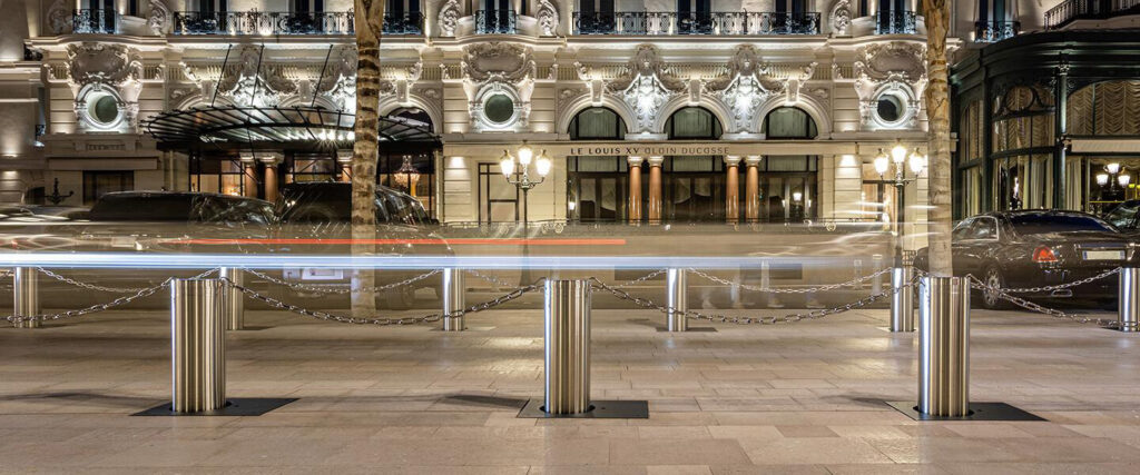 Place du Casino in Monte Carlo made secure by CAME Urbaco: a new pedestrian and vehicle delimitation system has been installed