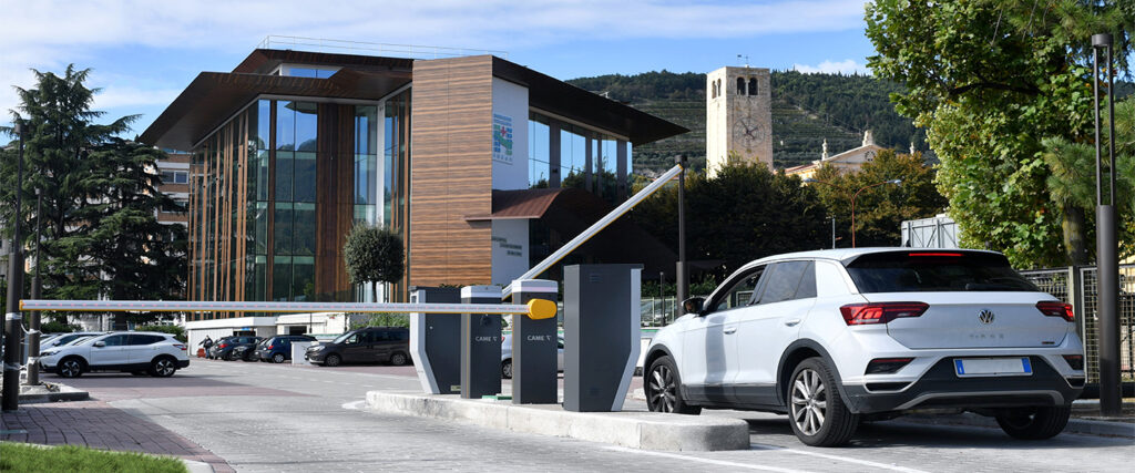 The IRCCS Sacro Cuore Don Calabria Hospital has been equipped with a new highly technological parking facility that makes parking faster and easier