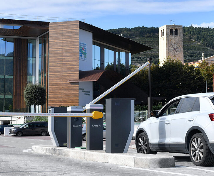 The IRCCS Sacro Cuore Don Calabria Hospital has been equipped with a new highly technological parking facility that makes parking faster and easier